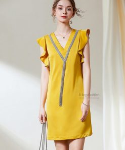 Đầm lụa suông cổ V tay bèo phối chuỗi hạt