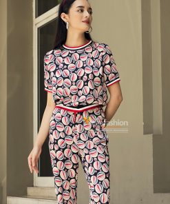Set bộ thể thao nữ gồm áo ngắn tay và quần xẻ gấu họa tiết cầu ngũ sắc